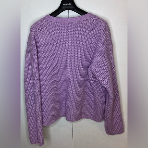 Hudson lilac button up sweater
Lg. - Picture 2 of 9